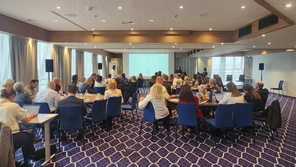 Fundacja EPI-BOHATER na UCBEpilepsySummit2025 – łączymy siły dla przyszłości osób z padaczką Z radością informujemy, że Fundacja EPI-BOHATER bierze udział w #UCBEpilepsySummit2025 – jednym z najważniejszych wydarzeń poświęconych epilepsji w Europie! To dla nas ogromne wyróżnienie i szansa, by wspólnie z ekspertami, organizacjami i liderami opinii budować lepsze jutro dla osób żyjących z padaczką. Współpraca, inspiracje, rozwój – nasza misja na UCBEpilepsySummit2025 Podczas szczytu: dzielimy się naszym doświadczeniem w pracy z dziećmi i rodzinami dotkniętymi epilepsją, nawiązujemy międzynarodowe partnerstwa z fundacjami i stowarzyszeniami z całej Europy, zbieramy inspiracje i dobre praktyki, które już wkrótce wprowadzimy w naszych działaniach w Polsce. Co przywieziemy z #UCBEpilepsySummit2025? Nowe pomysły, innowacyjne rozwiązania i jeszcze większą motywację do działania! Wierzymy, że wymiana wiedzy i wspólna strategia to klucz do zwiększania świadomości epilepsji, skuteczniejszego wsparcia pacjentów oraz walki ze społecznym wykluczeniem. 🧠💜 Bo epilepsja to nie tylko choroba – to temat, który zasługuje na zrozumienie i głośny głos! Śledź nas, by być na bieżąco z relacjami z #UCBEpilepsySummit2025! 📌 #EPIBOHATER #Epilepsja #UCBSummit2025 #ŚwiadomośćEpilepsji #FundacjaEpilepsja #EpilepsyAwareness #EpilepsyInEurope #Padaczka