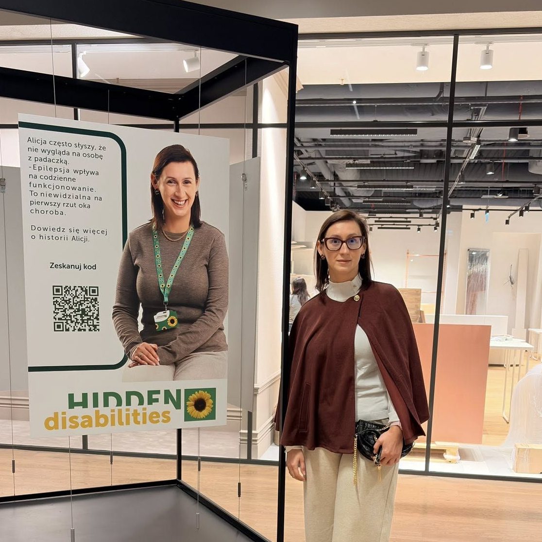 Read more about the article Fundacja EPI-BOHATER została organizacją wspierającą wystawę „Niewidzialni”.